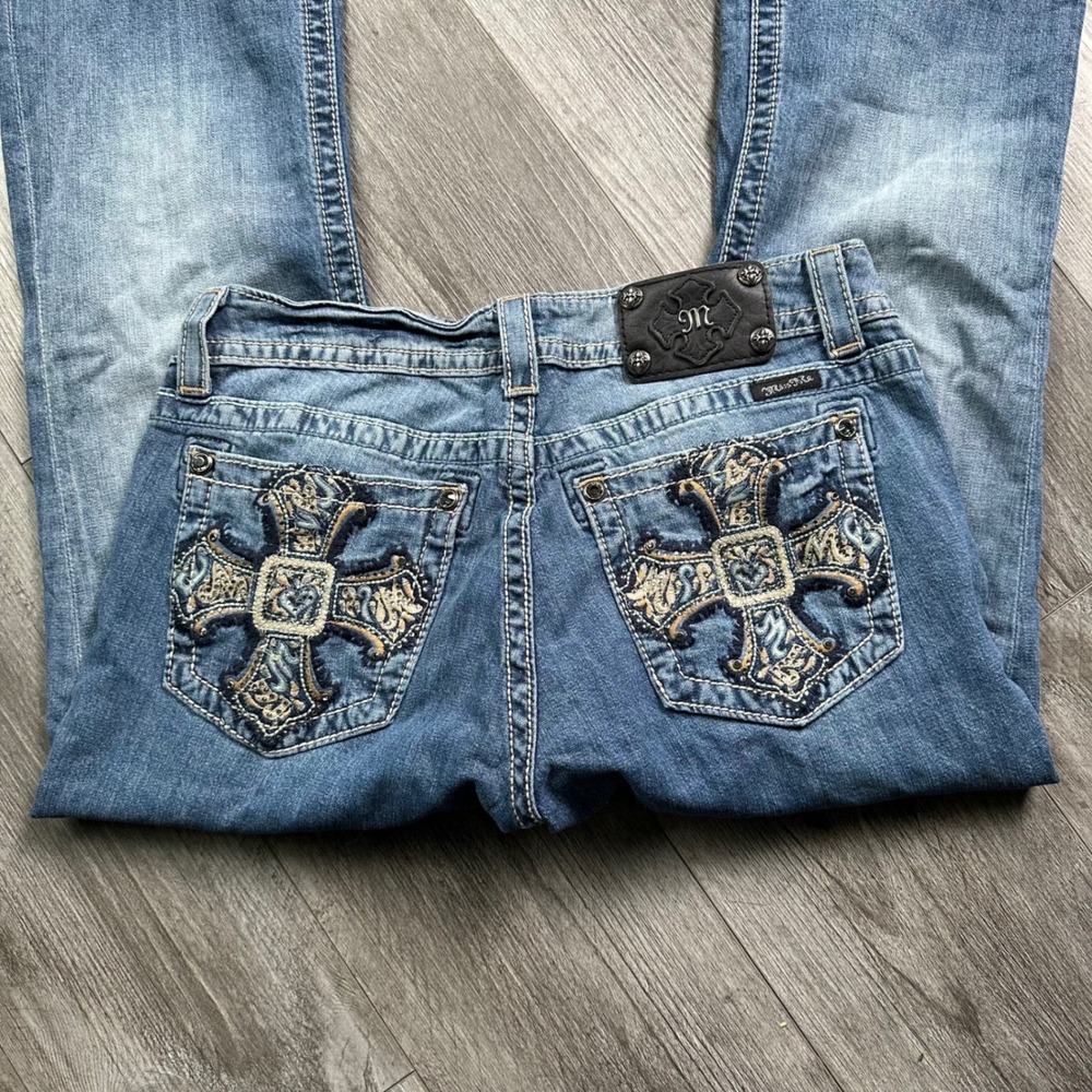 Miss Me Bootcut Jeans Size 31 Embellished Cross Pockets Medium Wash Y2K lowrise - Picture 2 of 8